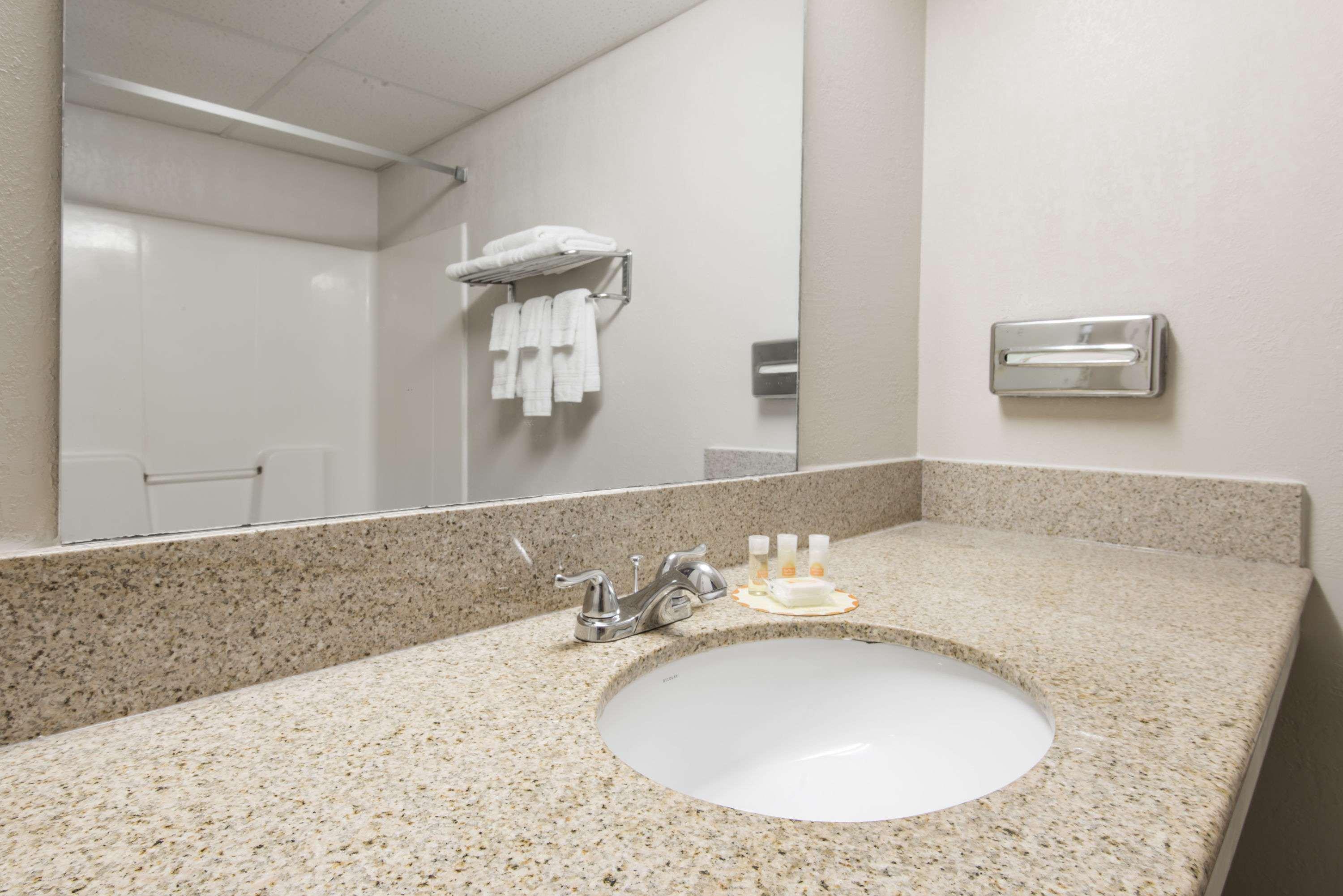 Days Inn By Wyndham Kansas City International Airport Ngoại thất bức ảnh